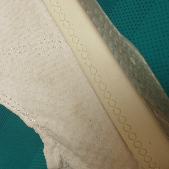 Time and Tru White Casual Lace-Up Sneakers Size 8 With Memory Foam Insoles. - Picture 6 of 8